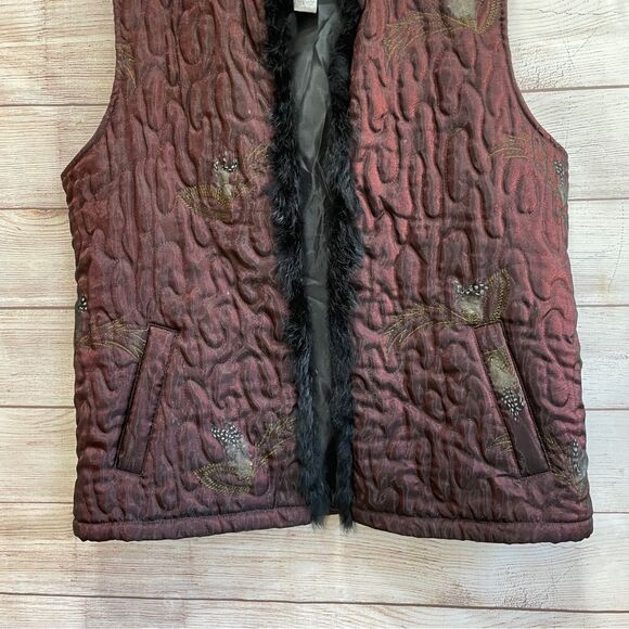 CHICOS WINE QUILTED VEST‎ WITH BLACK RABBIT FUR TRIM - Picture 3 of 5
